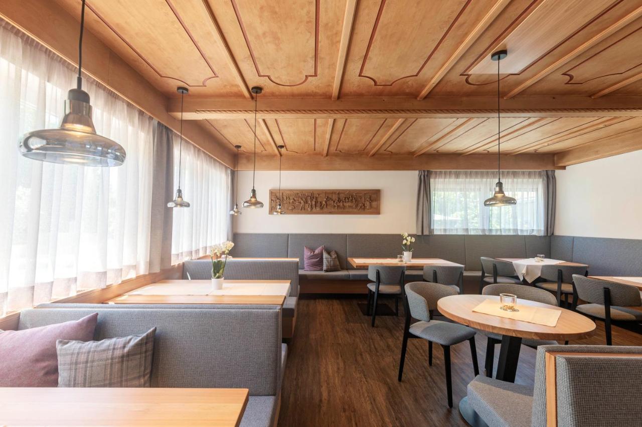 Wanderhotel Teiserhof Funes  Exteriör bild