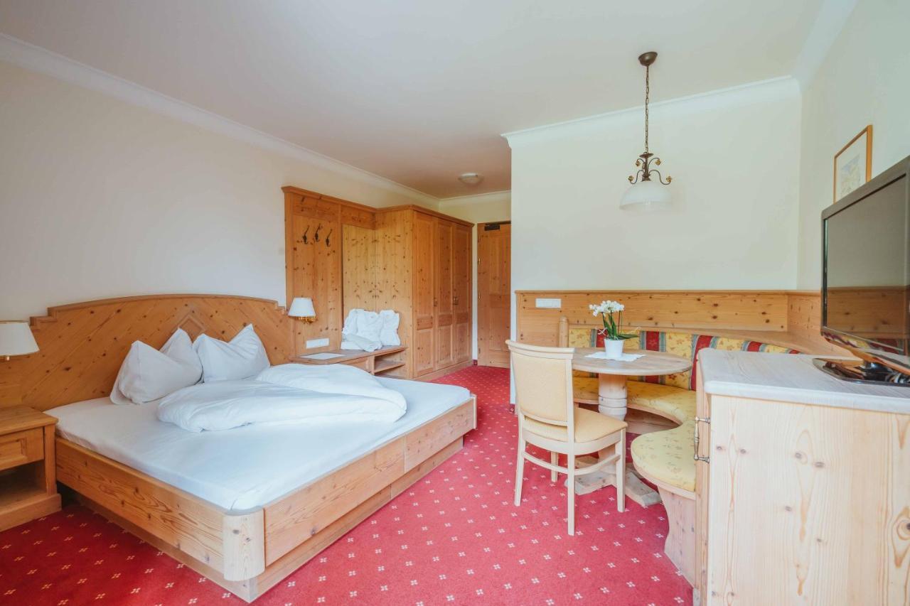 Wanderhotel Teiserhof Funes  Exteriör bild