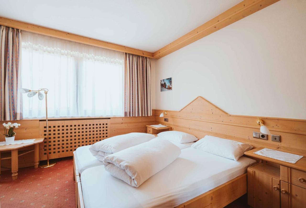 Wanderhotel Teiserhof Funes  Exteriör bild