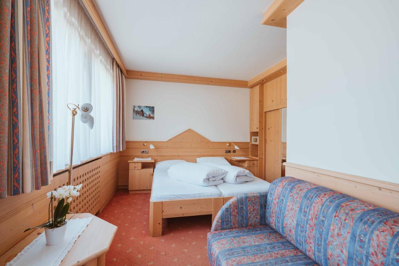 Wanderhotel Teiserhof Funes  Exteriör bild