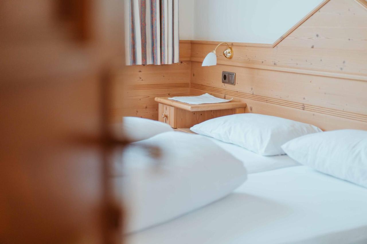 Wanderhotel Teiserhof Funes  Exteriör bild