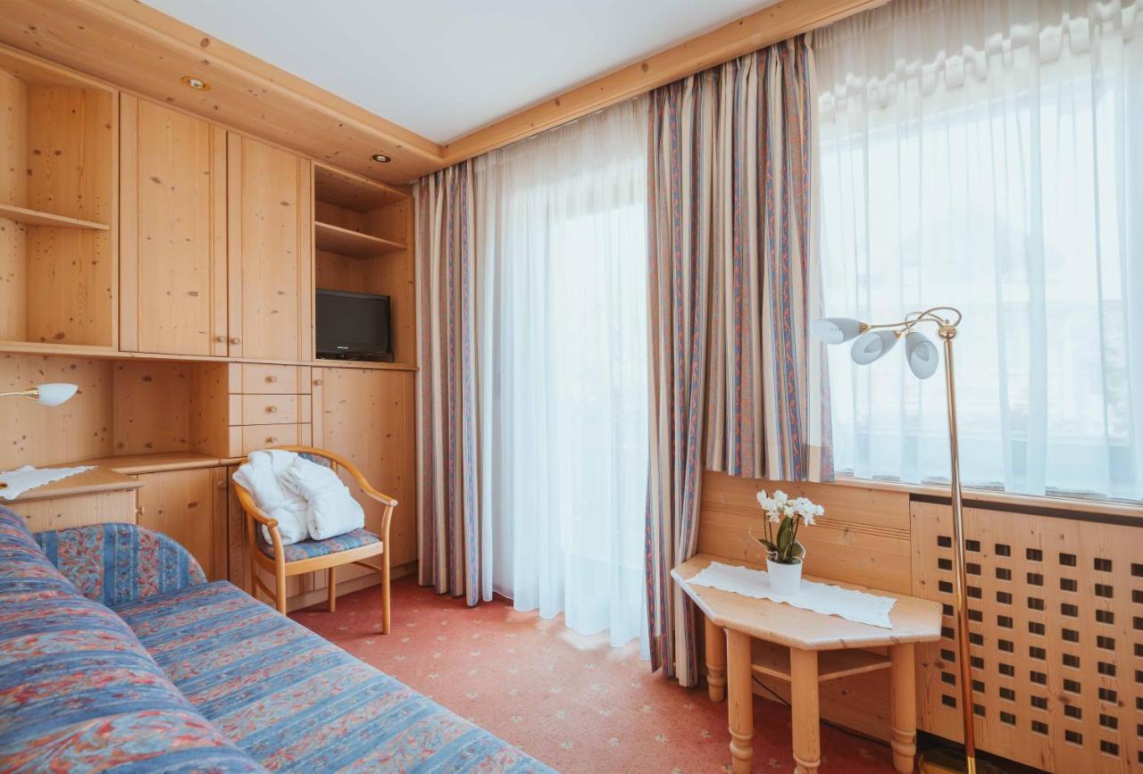 Wanderhotel Teiserhof Funes  Exteriör bild