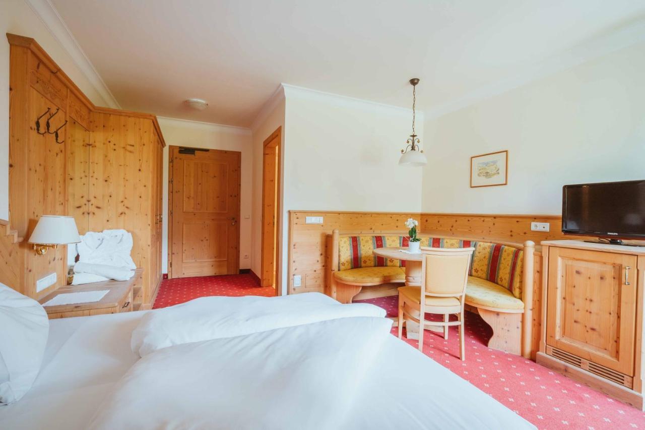 Wanderhotel Teiserhof Funes  Exteriör bild