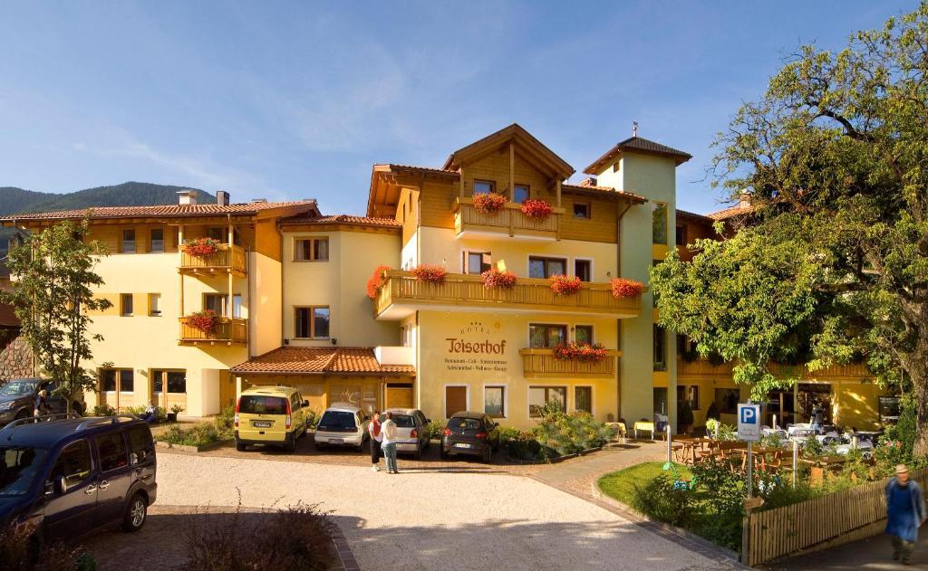 Wanderhotel Teiserhof Funes  Exteriör bild