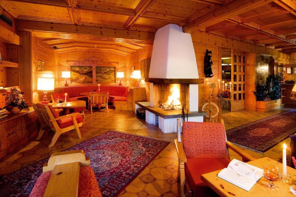 Wanderhotel Teiserhof Funes  Exteriör bild