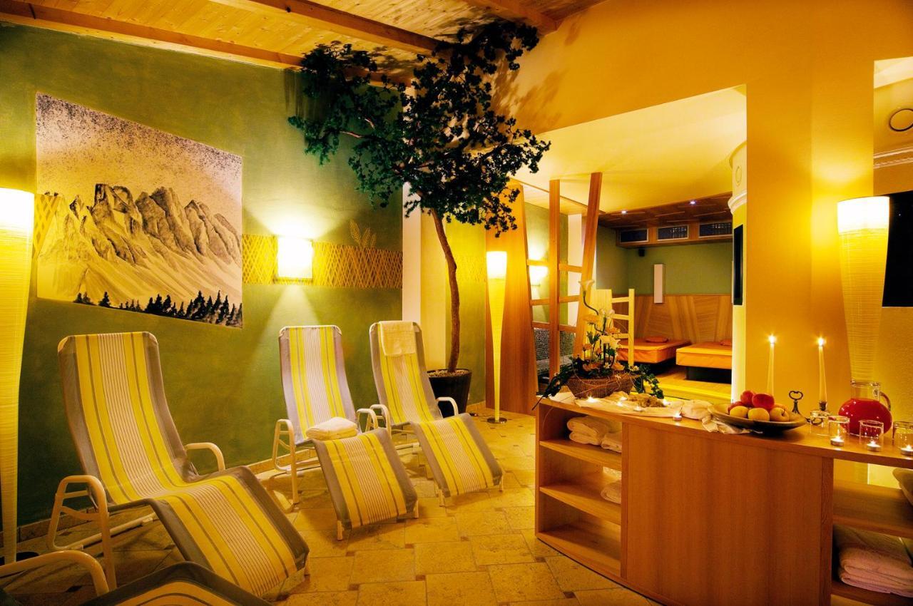 Wanderhotel Teiserhof Funes  Exteriör bild